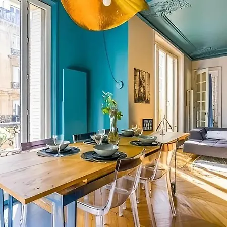 Chic Pres De L'arc De Triomphe Paris